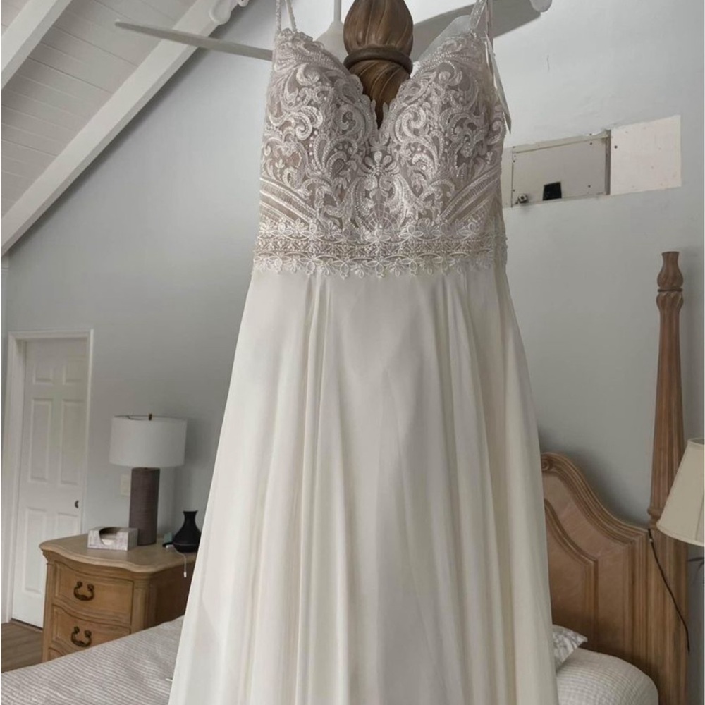 Maggie Sottero Ivory - Picture 7 of 7